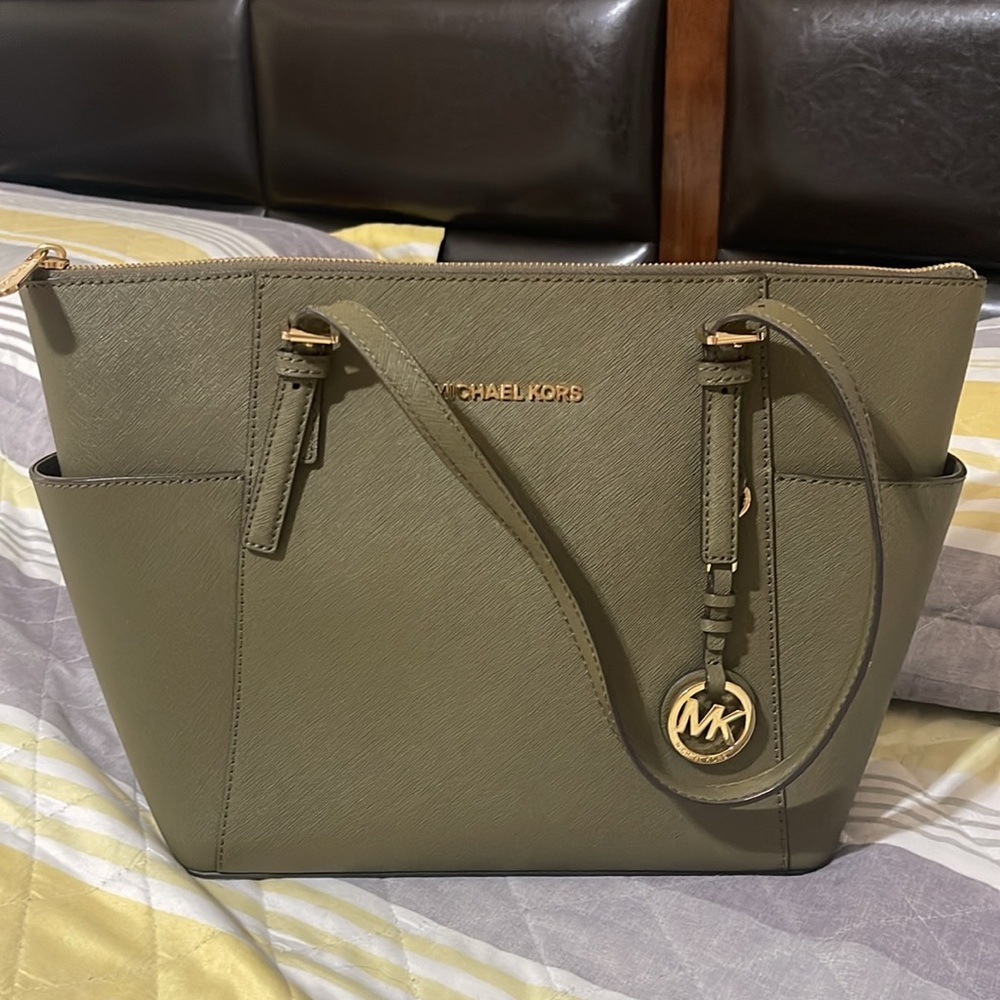Michael Kors jet travel set